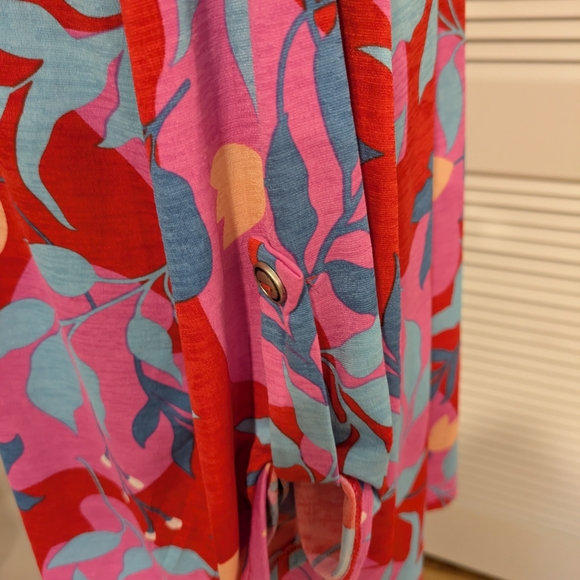 Floral Red and Blue Women's Blouse Size M Good For L New With Y - Picture 2 of 3